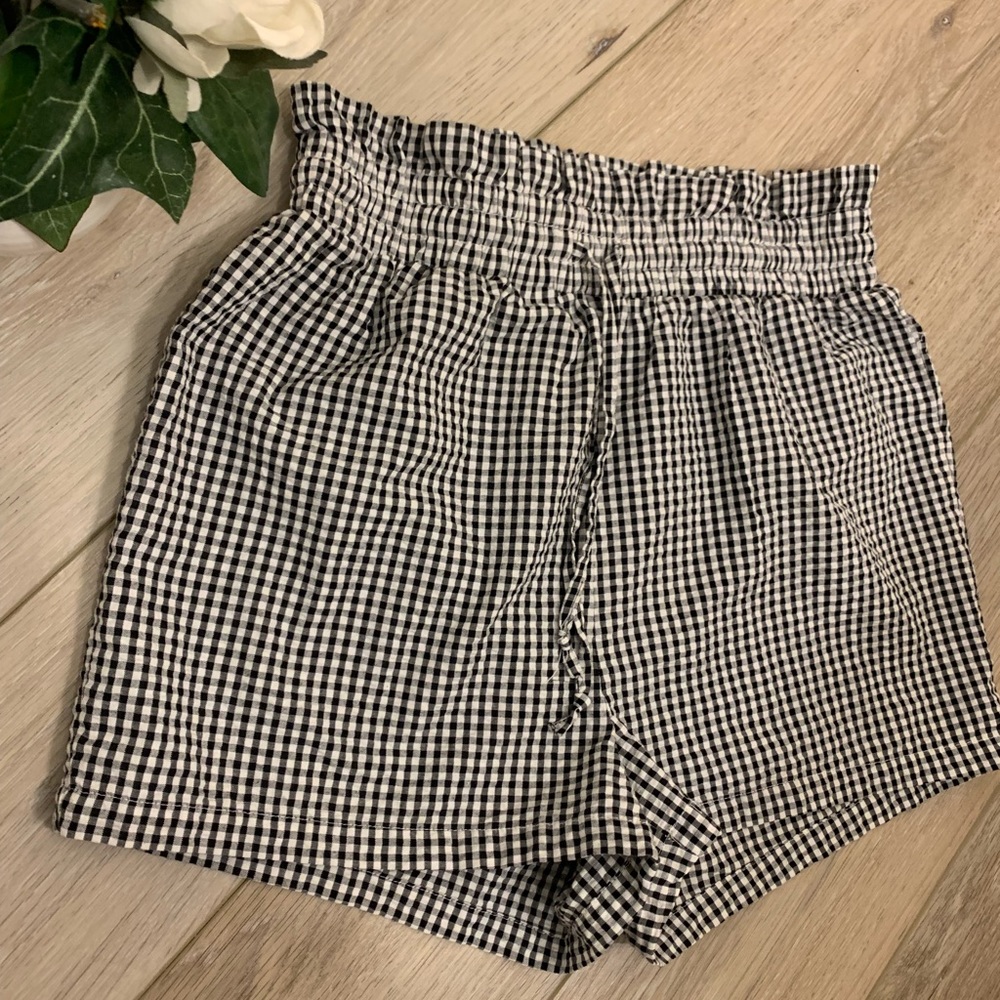Sincerely Jules Ruffle Shorts | Plaid | Color: Black and White | Size: M | NWOT